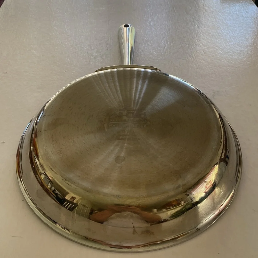 All Clad D3 Stainless Steel 9” Non Stick Frying Pan. Made in USA